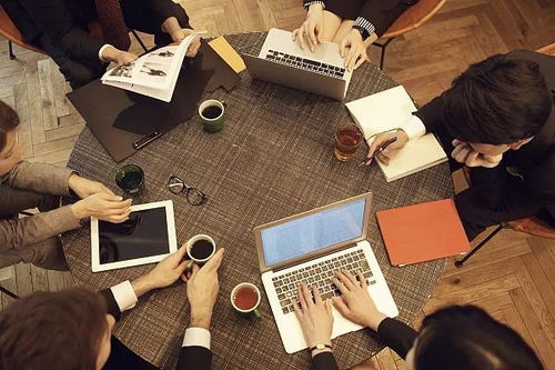 清華畢業生應聘保姆？簡歷照片竟是盜用，信息咨詢服務背后藏隱憂